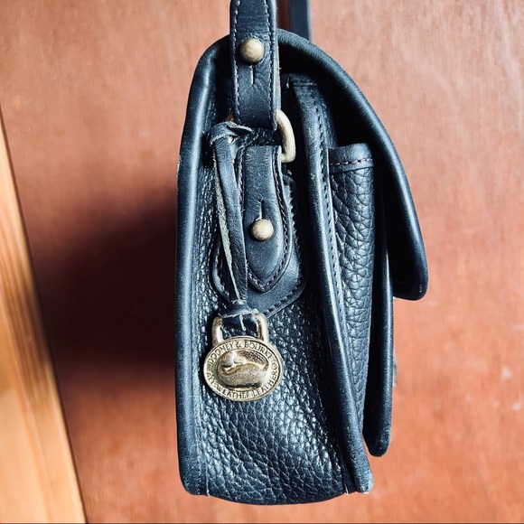 D&B Dooney & Bourke Vintage Black Leather Equestrian Crossbody Bag - Picture 7 of 15